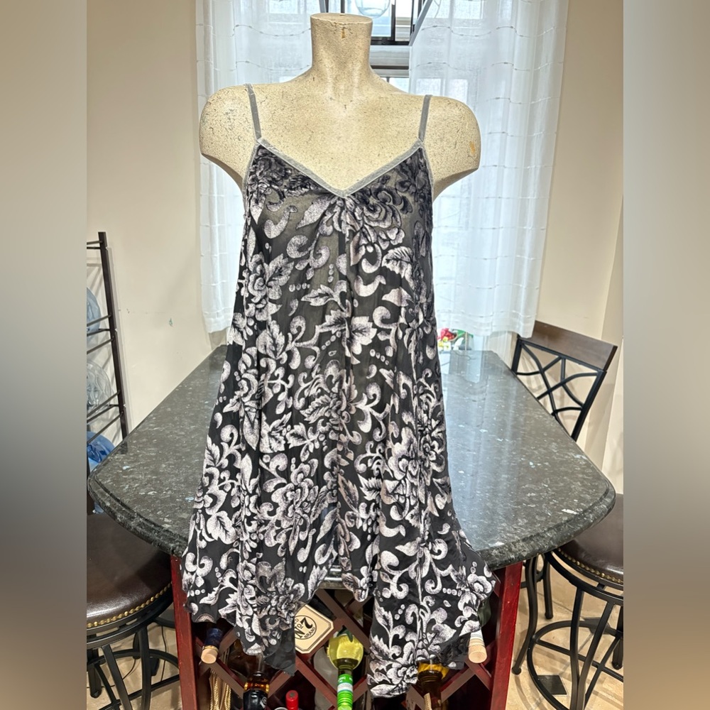 POL Burn out velvet Floral tunic top